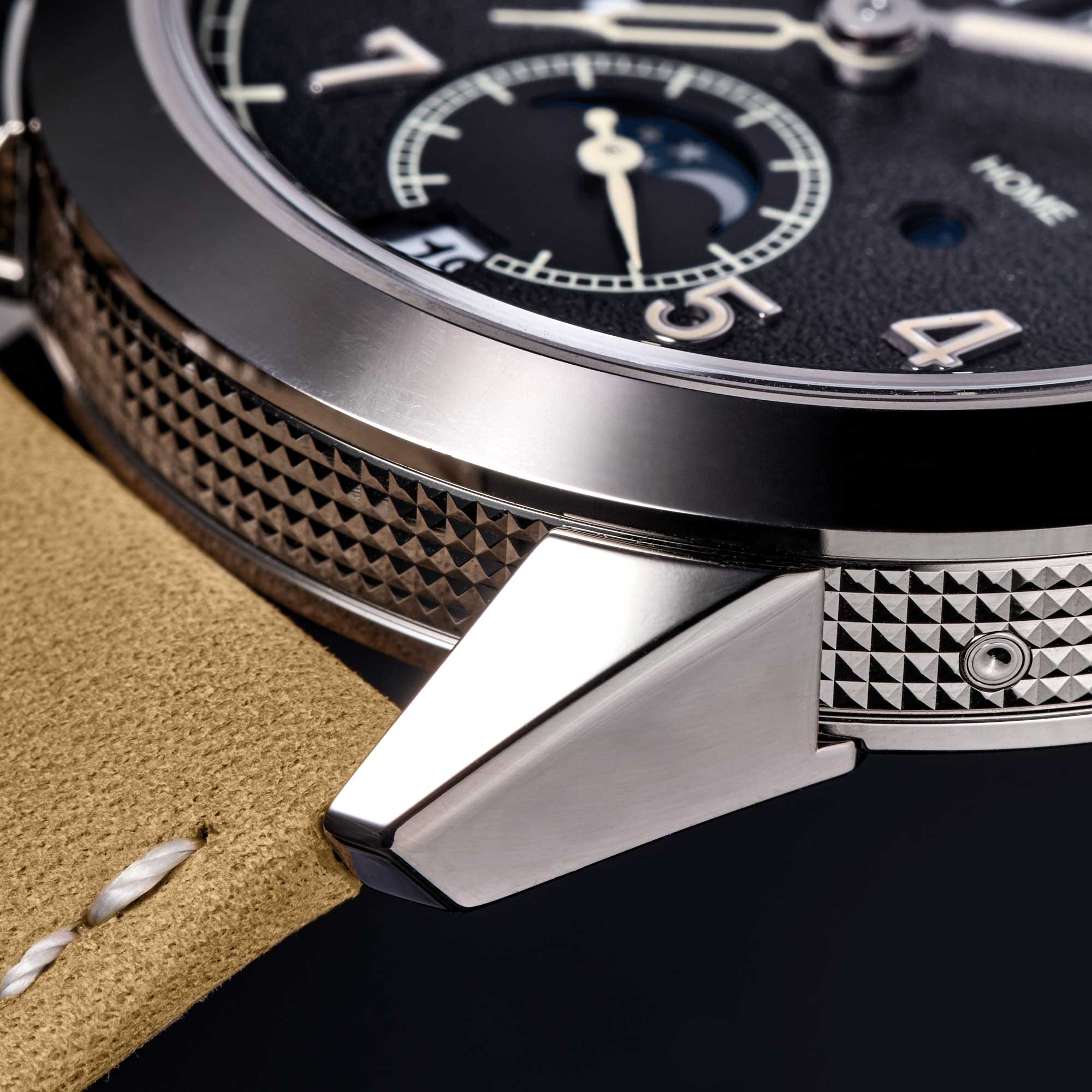 Clous de Paris engraving on the bezel is juxtaposed against the smooth and sharply angled lugs