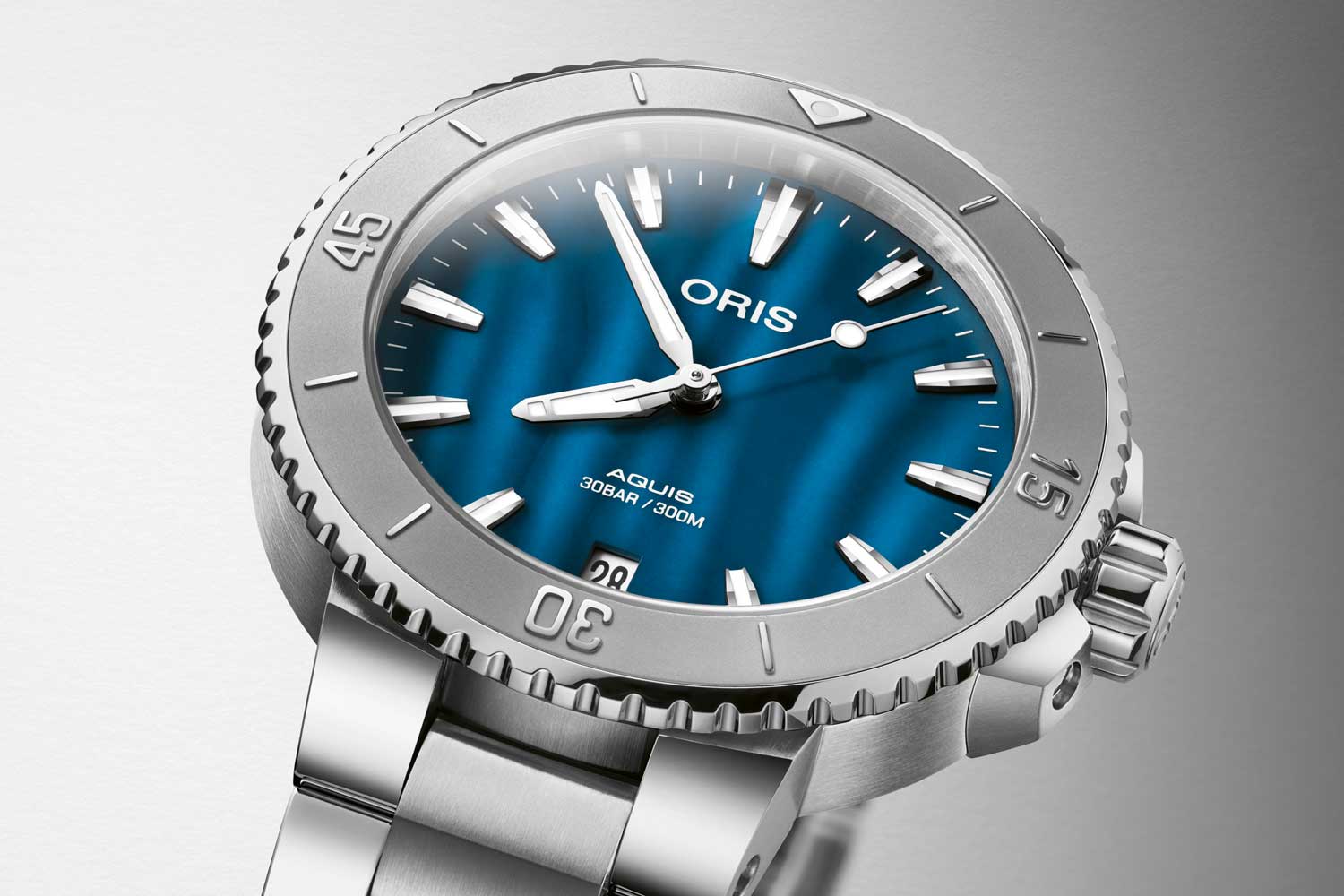 Oris Aquis Date with mother-of-pearl dials
