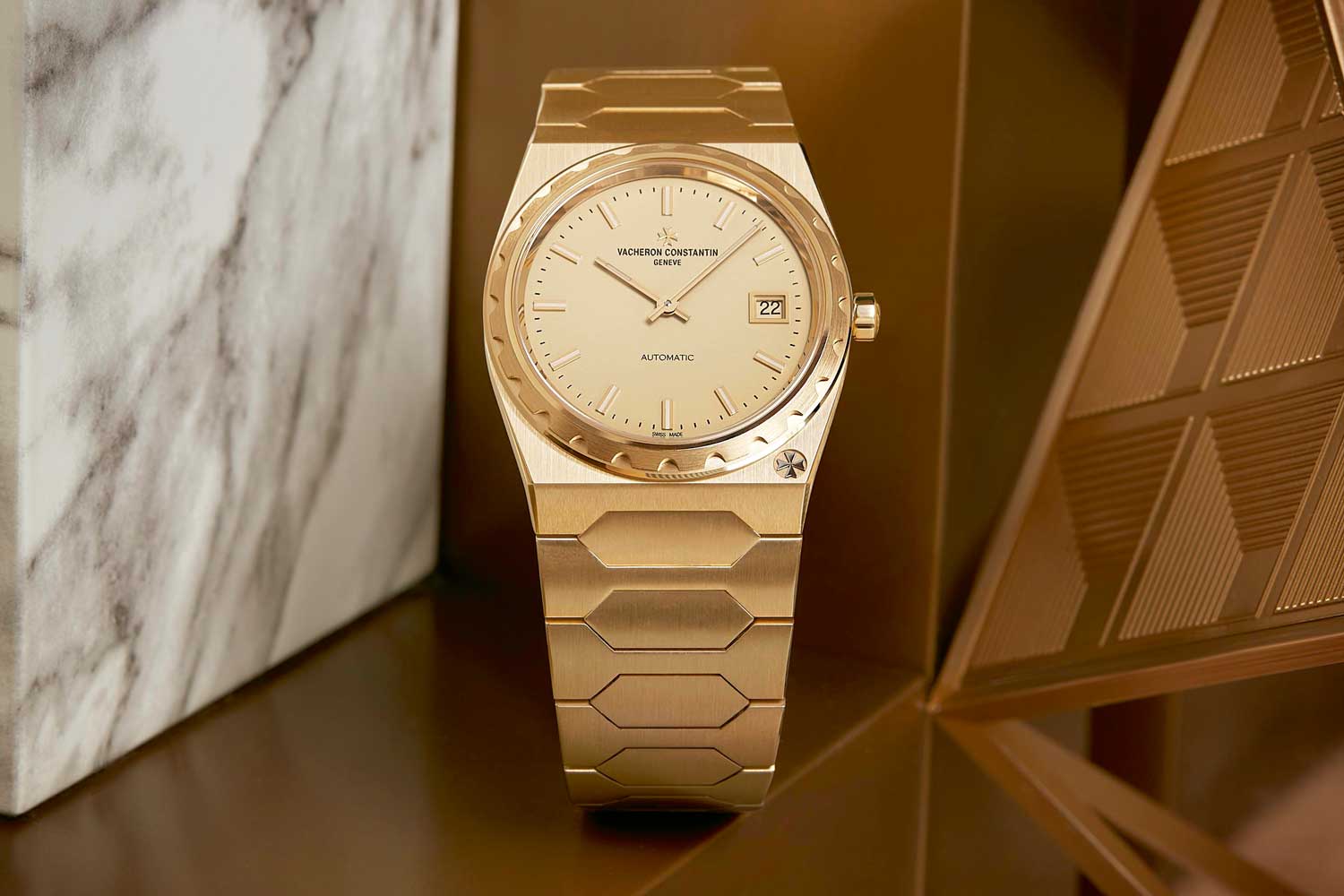 The Historiques 222, an 18K yellow gold re-edition