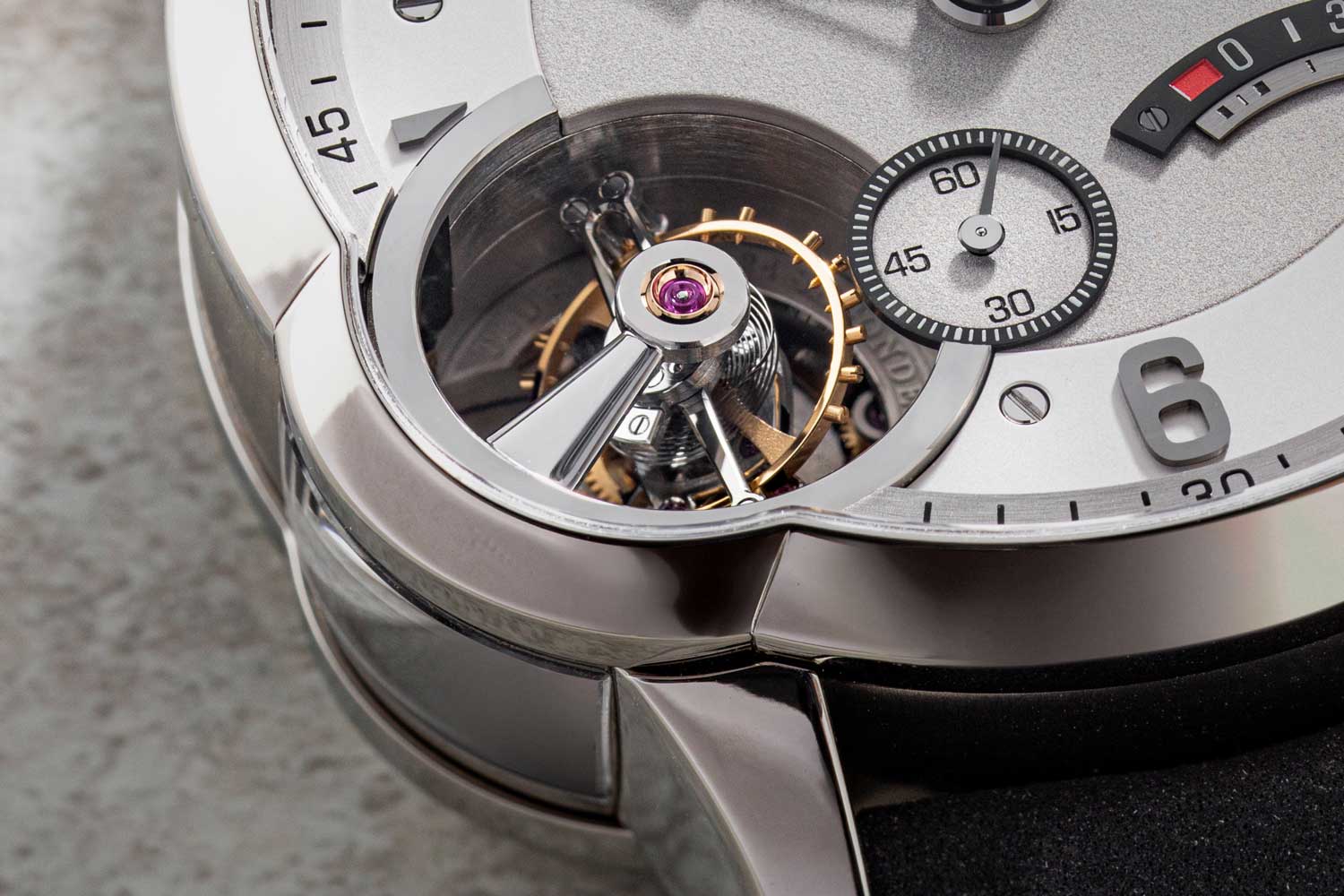 The fast-rotating, 25° inclined tourbillon (Image: Revolution©)