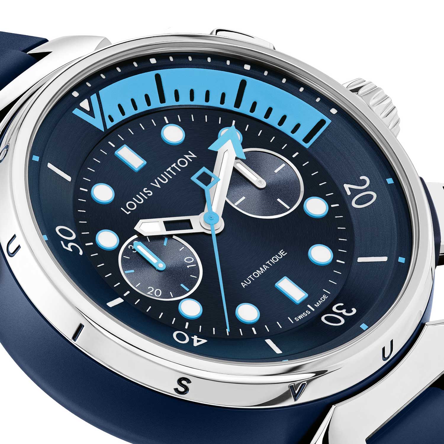 The easy to read and operate chronograph features a 30-minute counter and central chrono seconds