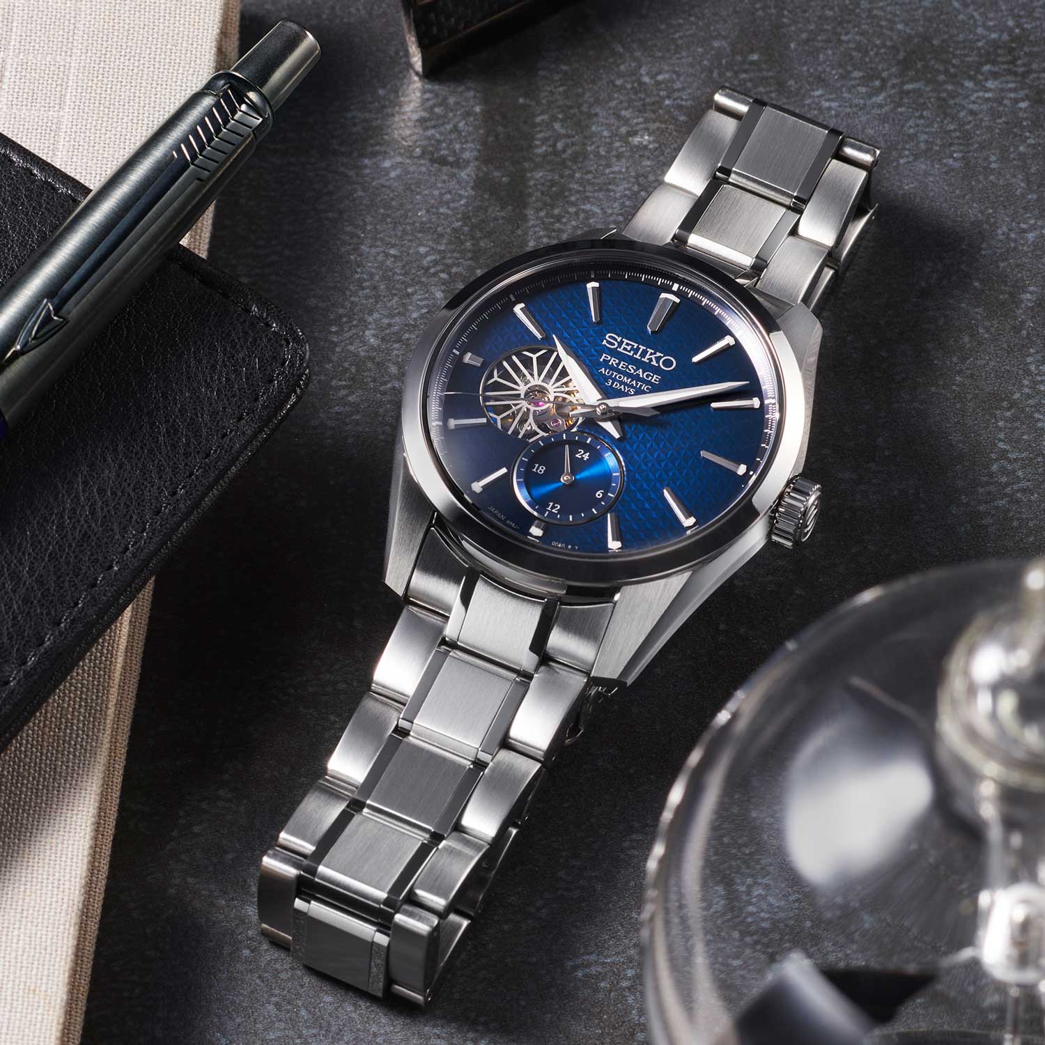 The latest models feature not only a revised opening but also new hour markers, reminiscent of those found in the Grand Seiko "Thin Dress" series. Additionally, a new seconds hand has been introduced, with a counterweight shaped similarly to the hour markers.