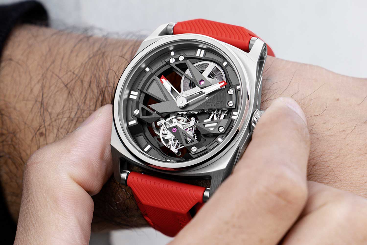 The seconds display consists of a “lumed” triangular hand on the tourbillon cage, which is almost invisible due to its small size compared to the arms of the cage, but serves its purpose