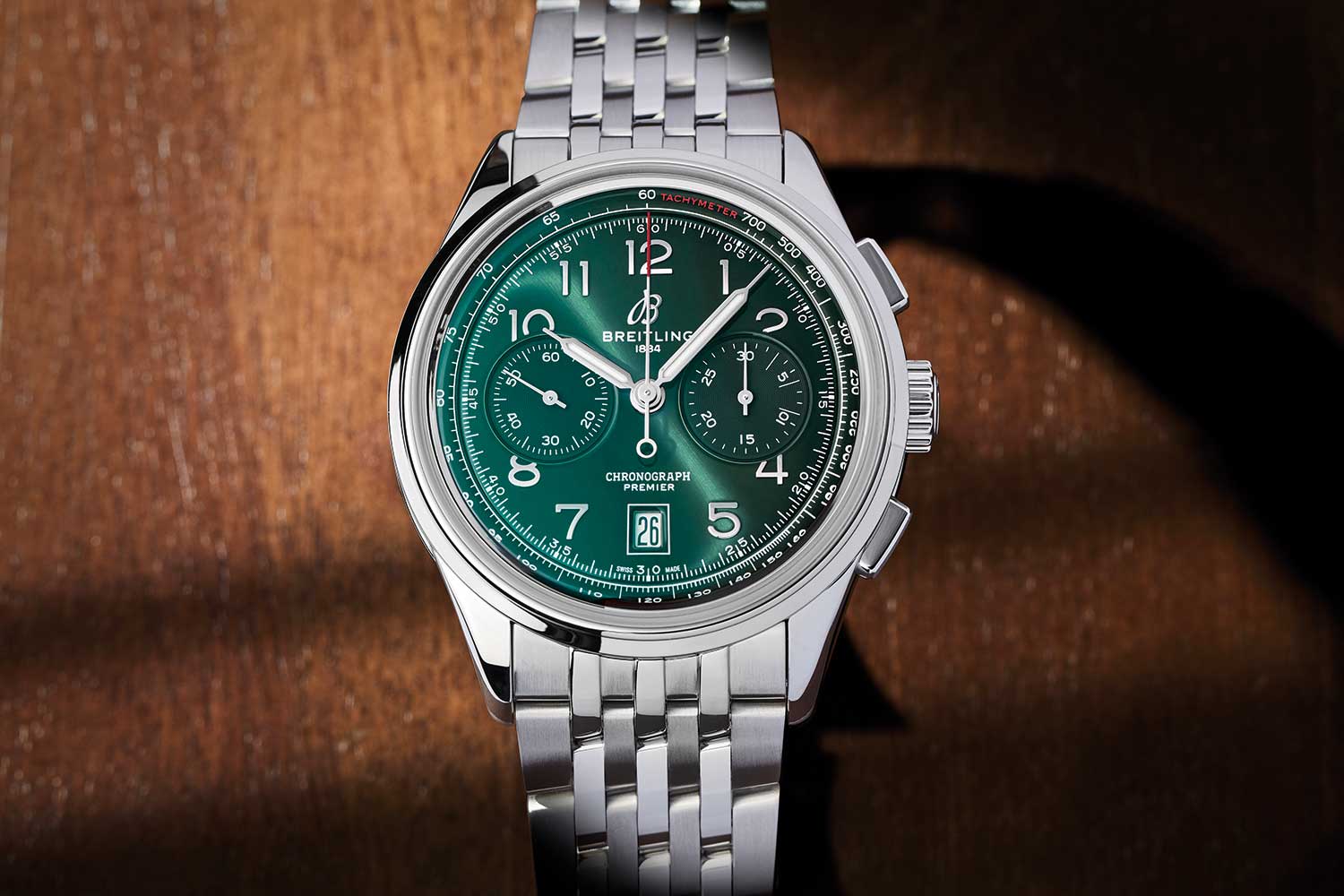 With green dial and steel bracelet, the classical design takes on a contemporary flair