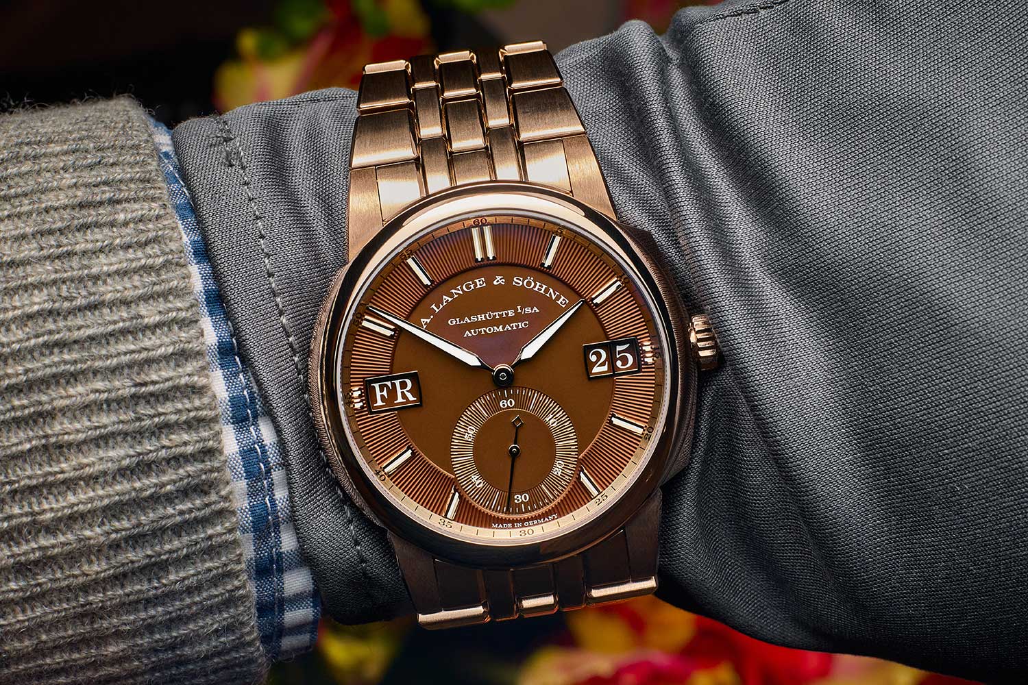 Encased in 750 Honeygold®, the new Odysseus is complemented with a brown dial and a honey-gold bracelet. Image: Revolution ©
