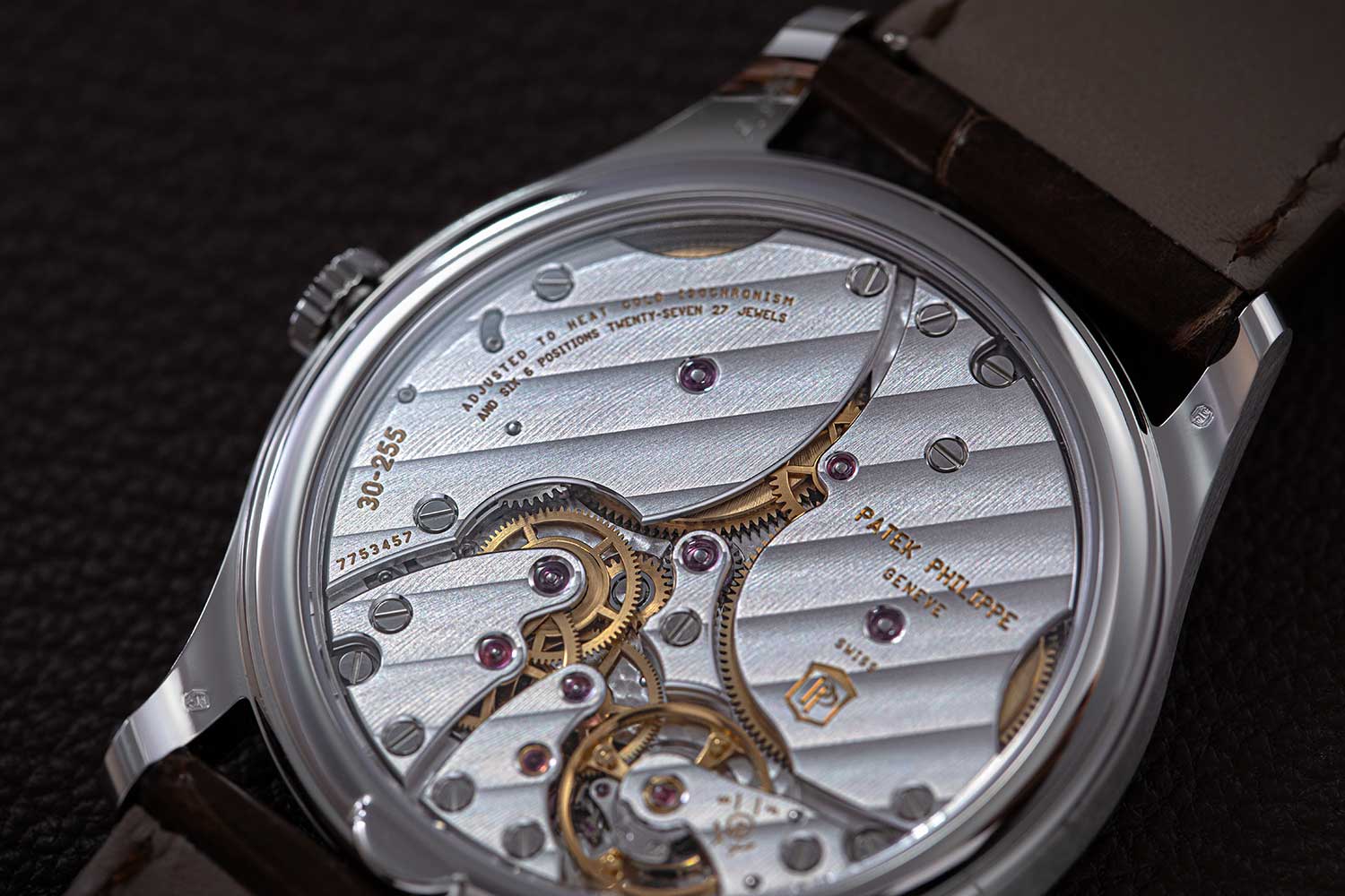 Ref. 6196P is a new manually-wound Calatrava with small seconds, equipped with the caliber 30-225 PS with a 65-hour power reserve. Image: Revolution©