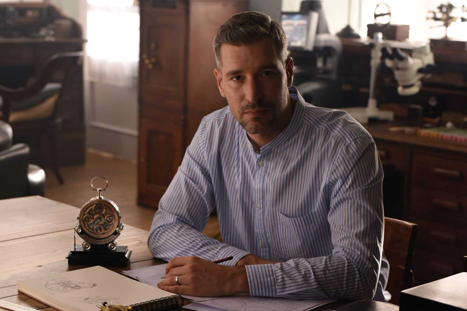 Aaron Becsei in his previous studio in Hungary before moving to his new atelier