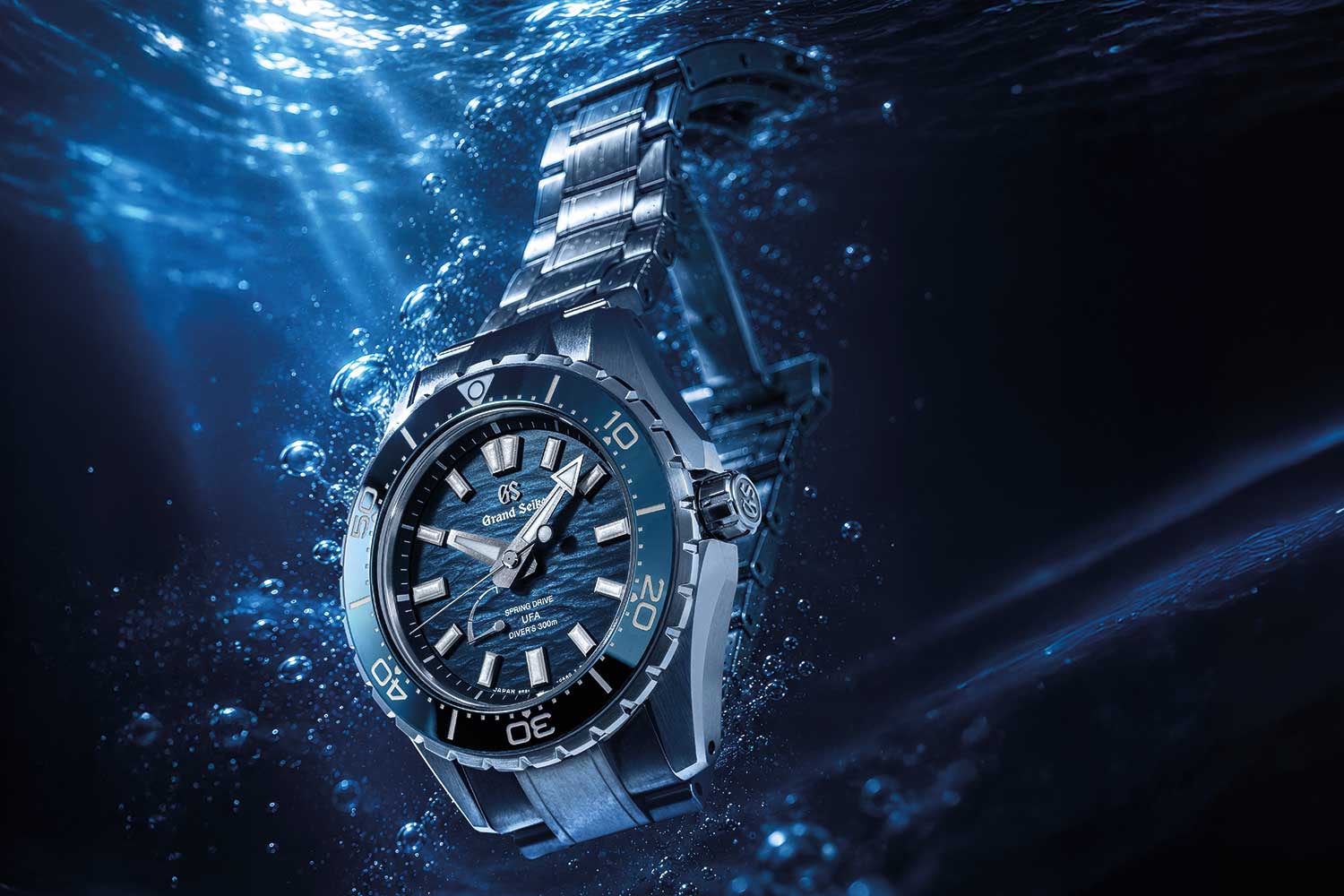 The power reserve is on dial side (©Revolution)