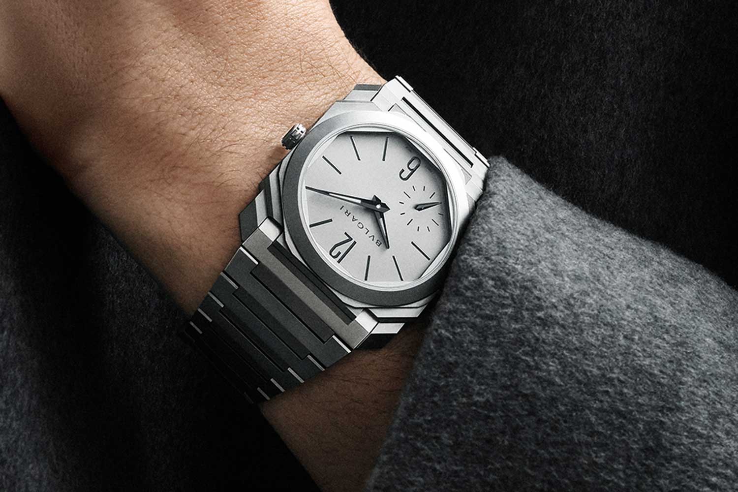 The 37mm wears comfortably on a variety of wrist sizes, including those with a prominent wrist bone